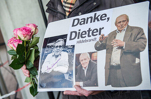 Letzte Ehre für eine Ikone: &bdquo;Danke Dieter Hildebrandt&ldquo;.