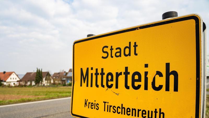Das Ortseingangsschild von Mitterteich. Foto: Nicolas Armer/dpa