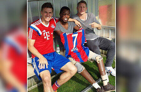 Tobias und bastian Schweinsteiger machten Noel eine Riesenfreude.