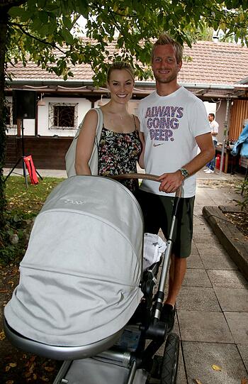 Stefan Aigner mit Frau Laura und Sohn Felix