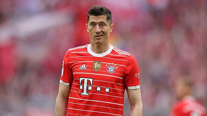 Seine Liebe zum FC Bayern ist erloschen: Robert Lewandowski will sofort zum FC Barcelona wechseln, die Münchner Bosse lehnen das bislang ab. (Archivbild)