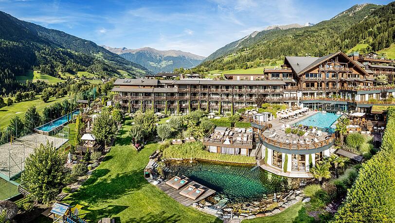 Zum Andreus Golf & Spa Resort im Passeiertal gehört auch eine riesige Wellness-Oase. Zum Andreus Golf & Spa Resort im Passeiertal gehört auch eine riesige Wellness-Oase.
