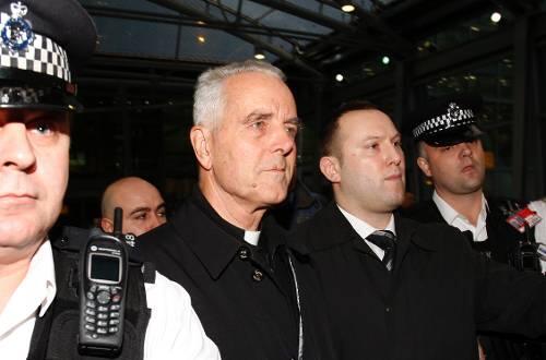 Begleitet von britischen Polizisten: Williamson lebt derzeit im Londoner Stadtteil Wimbledon.