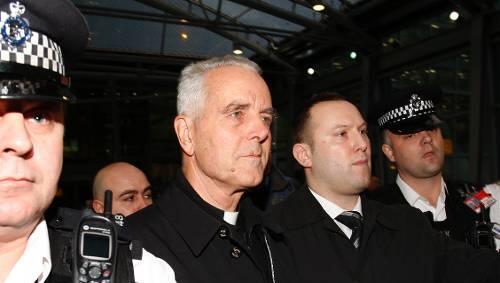 Begleitet von britischen Polizisten: Williamson lebt derzeit im Londoner Stadtteil Wimbledon. Begleitet von britischen Polizisten: Williamson lebt derzeit im Londoner Stadtteil Wimbledon.