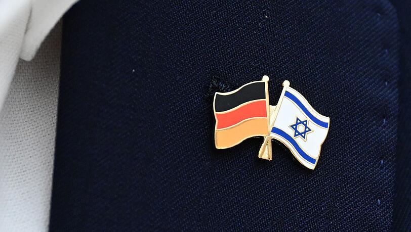 Das Opfer trug nach Angaben der Ermittler eine Anstecknadel mit der Flagge Israels am Revers. (Symbolbild) Das Opfer trug nach Angaben der Ermittler eine Anstecknadel mit der Flagge Israels am Revers. (Symbolbild)