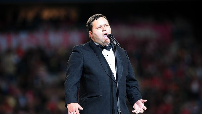 Englands Star-Tenor Paul Potts hält zum FC Bayern. Englands Star-Tenor Paul Potts hält zum FC Bayern.