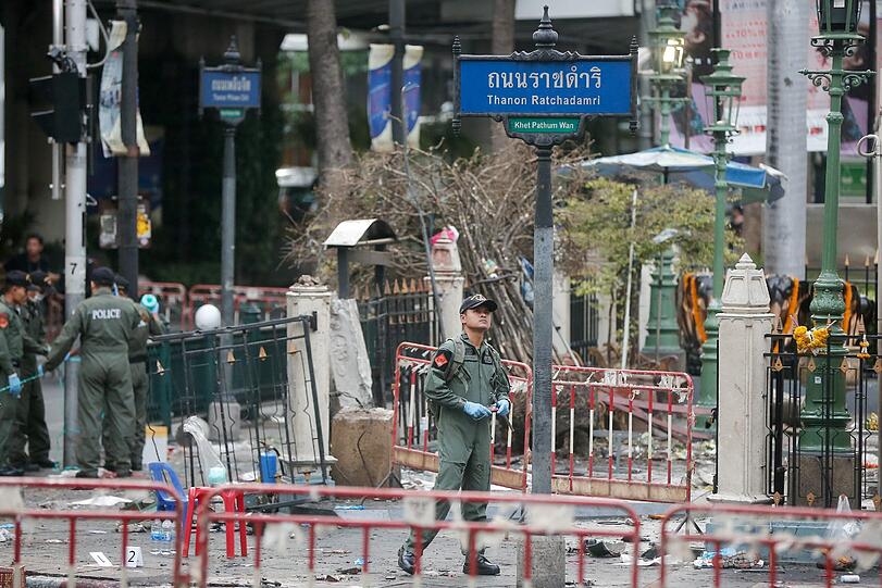 Die Bombe detonierte gegen 19 Uhr Ortszeit, als viele Thailänder und Touristen sich in der Nähe des Platzes aufhielten.