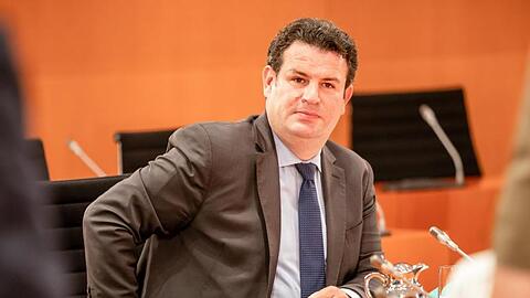 Der Entwurf von Arbeitsminister Hubertus Heil sieht vor, dass die Bundesagentur für Arbeit das Kurzarbeitergeld bis maximal März 2022 auszahlt.
