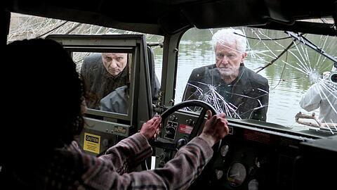 "Tatort: Charlie": Die Kommissare Ivo Batic (Miroslav Nemec, l.) und Franz Leitmayr (Udo Wachtveitl) ermitteln am Fundort der Leiche.