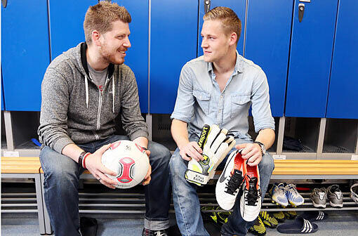AZ-Reporter Dominik Hechler (l.) mit Vitus Eicher beim Fachsimpeln.
