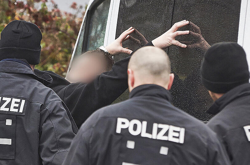 Etwa ein halbes Jahr ermittelte die Polizei um den Drogenring sprengen zu können. (Symbolbild)