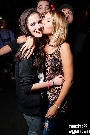Apres-Wiesn-Party in der Nachtgalerie. Mehr Bilder unter: http://www.nachtagenten.de/event/26.09.2015/nachtgalerie/rumschmus-n.332483.html