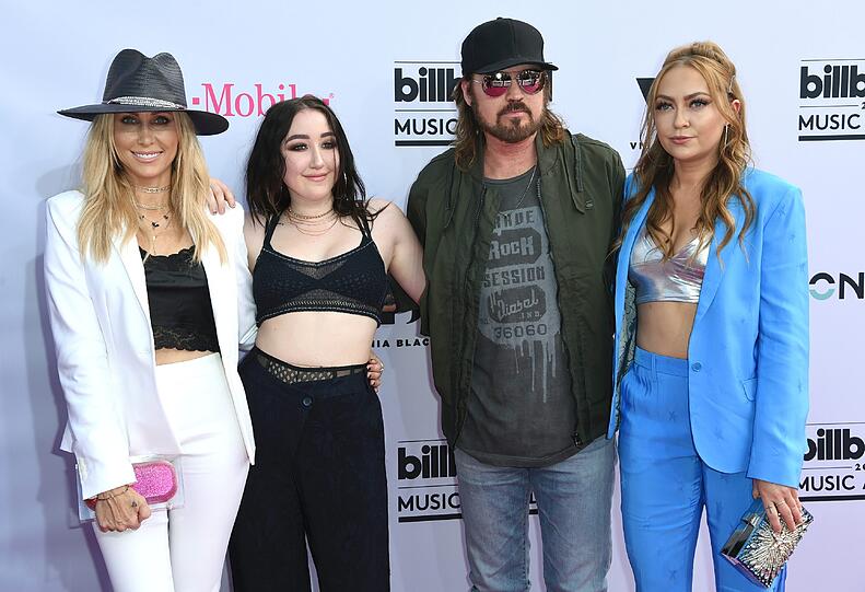 Musikerfamilie: Tish Cyrus (l-r), Noah Cyrus, Billy Ray Cyrus und Brandi Glenn Cyrus