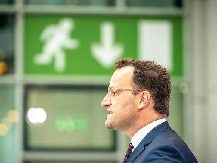 Gesundheitsminister Jens Spahn (CDU) will die Regeln für Reiserückkehrer aus Risikogebieten ändern.