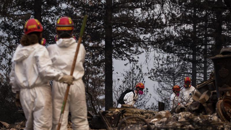 Das Feuer gilt jetzt schon als das tödlichste und zerstörerischste in der Geschichte des Westküstenstaates. Das Feuer gilt jetzt schon als das tödlichste und zerstörerischste in der Geschichte des Westküstenstaates.