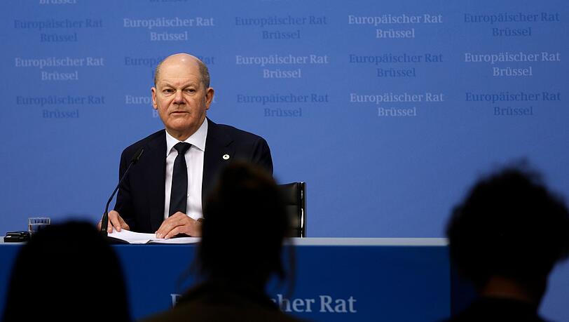 Bundeskanzler Olaf Scholz (SPD) nimmt an einer Medienkonferenz auf einem EU-Gipfel teil. Bundeskanzler Olaf Scholz (SPD) nimmt an einer Medienkonferenz auf einem EU-Gipfel teil.