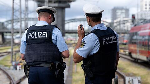 Wegen Menschen auf oder an Bahnwagen war die Bundespolizei am Sonntag mehrmals im Einsatz. (Symbolbild)