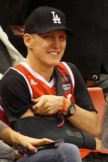 Gemeinsam mit 3018 weiteren Zuschauern verfolgte der bekennende Basketball-Fan die Eurocup-Premiere der Bayern-Basketballer.