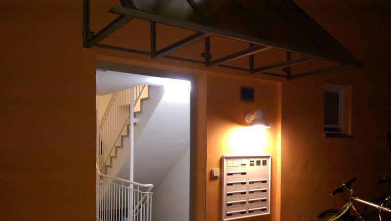 Der Eingang zu dem Haus, in dem am 12.02.2018 zwei Frauenleichen gefunden wurden. Foto: Matthias Schneider/Archiv Der Eingang zu dem Haus, in dem am 12.02.2018 zwei Frauenleichen gefunden wurden. Foto: Matthias Schneider/Archiv