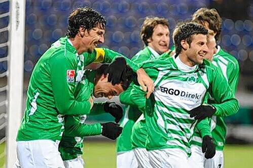 Hier jubeln sie noch gemeinsam, doch ob Marino Biliskov, Stephan Schröck und Marco Caligiuri (v.l.) sich auch künftig für Fürth freuen, ist noch völlig offen.