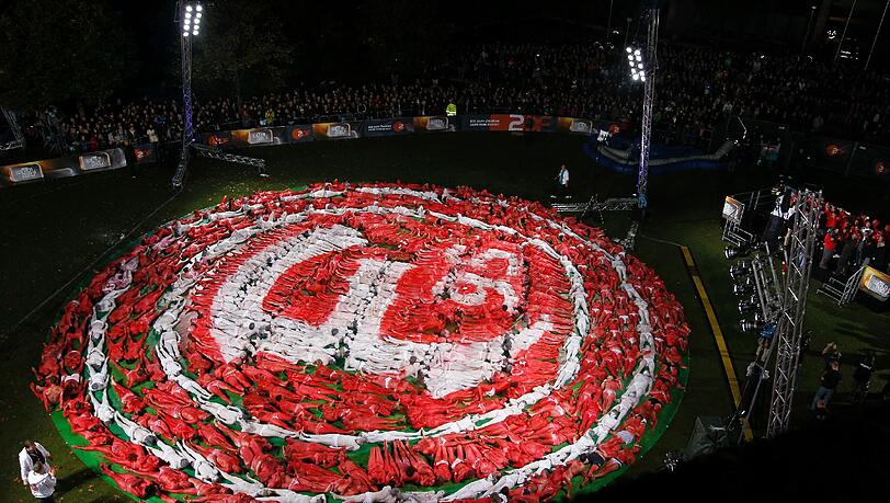 Breuninger wird neuer Sponsor von Fortuna Düsseldorf. Am Samstag, beim Top-Spiel gegen den FC Bayern wird Unternehmen erstmals in der ESPRIT arena werben. Breuninger wird neuer Sponsor von Fortuna Düsseldorf. Am Samstag, beim Top-Spiel gegen den FC Bayern wird Unternehmen erstmals in der ESPRIT arena werben.