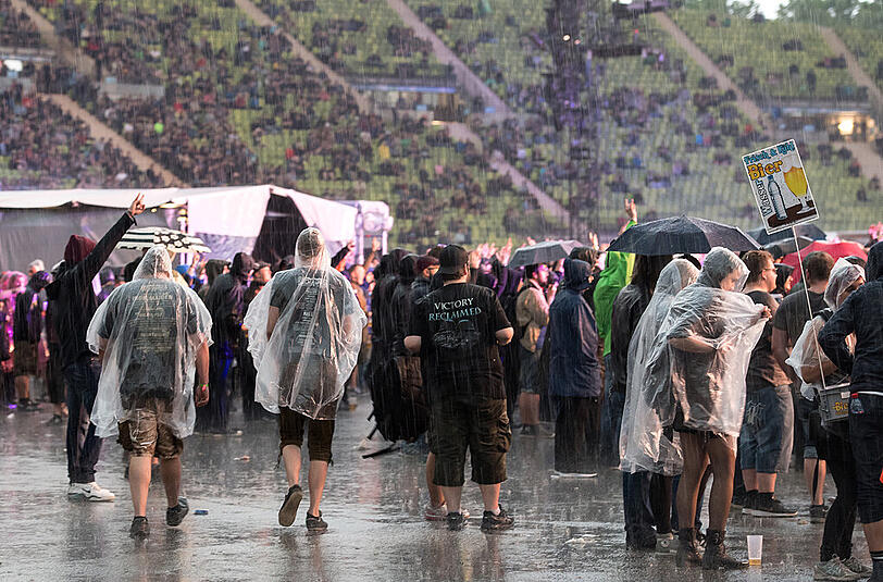 Rock und Regen - die Bilder vom Sonntag auf dem "Rockavaria" mit dem Iron-Maiden-Konzert als Höhepunkt.