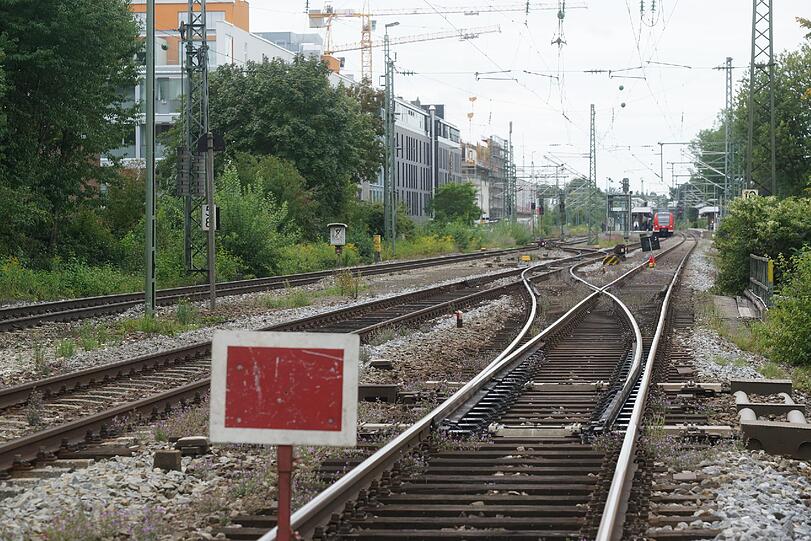 Laster zerstört Unterführung: Bilder von der Unfallstelle.