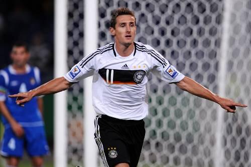Bejubelt seinen Doppelpack gegen Aserbaidschan: Miro Klose.