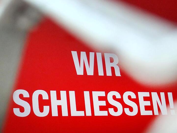 "Wir schließen!" - die Corona-Krise sorgt auch in Deutschland für einen Konjunktureinbruch.