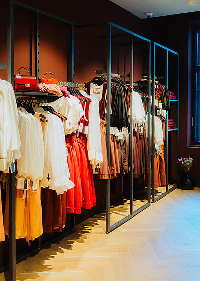 In ihrem Laden in der Sendlinger Straße verkauft Kees alles von Bluse über Janker bis zur Lederhose. In ihrem Laden in der Sendlinger Straße verkauft Kees alles von Bluse über Janker bis zur Lederhose.