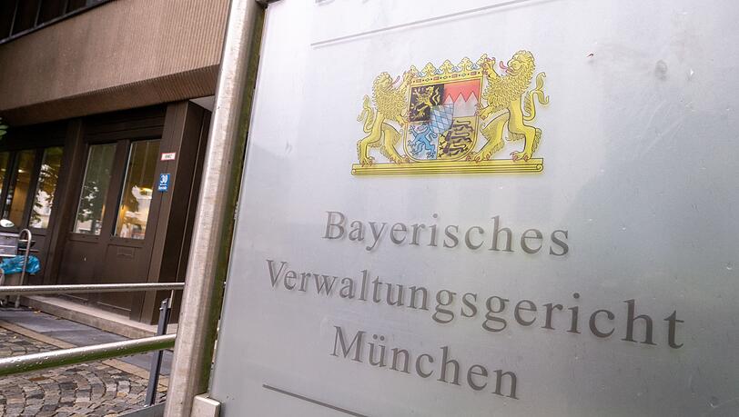 Das Gericht entschied auf Aberkennung des Ruhegehalts. (Symbolbild)