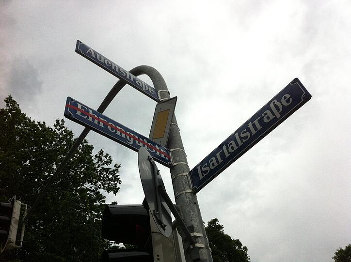 Die Auenstraße wird entsprechend nach Westen zur Isartalstraße verlängert.