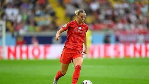 Bayerns Klara Bühl trifft per Doppelpack beim Sieg gegen RB Leipzig.