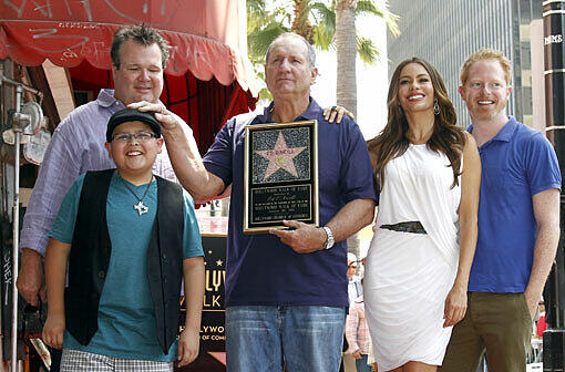 Alle sind gekommen: Auch seine "Modern Family"-Co-Darsteller: Eric Stonestreet, Rico Rodriguez, Sofia Vergara, und Jesse Tyler Ferguson (von links nach rechts).