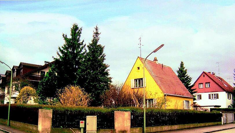 In der Hederichstraße (Lerchenau) stand dieses kleine Haus allein auf einem großen Grundstück. In der Hederichstraße (Lerchenau) stand dieses kleine Haus allein auf einem großen Grundstück.