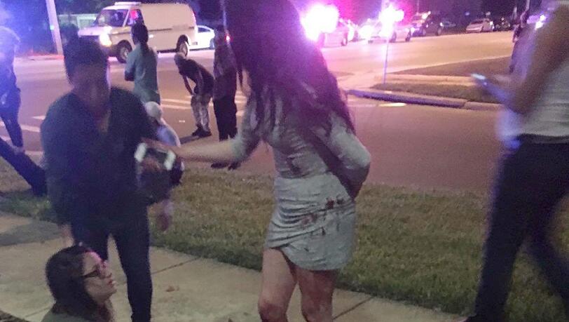 In dem Schwulenclub "Pulse" in Orlando hat ein Mann in der Nacht zum Sonntag 50 Menschen erschossen, 53 weitere sind verletzt. In dem Schwulenclub "Pulse" in Orlando hat ein Mann in der Nacht zum Sonntag 50 Menschen erschossen, 53 weitere sind verletzt.