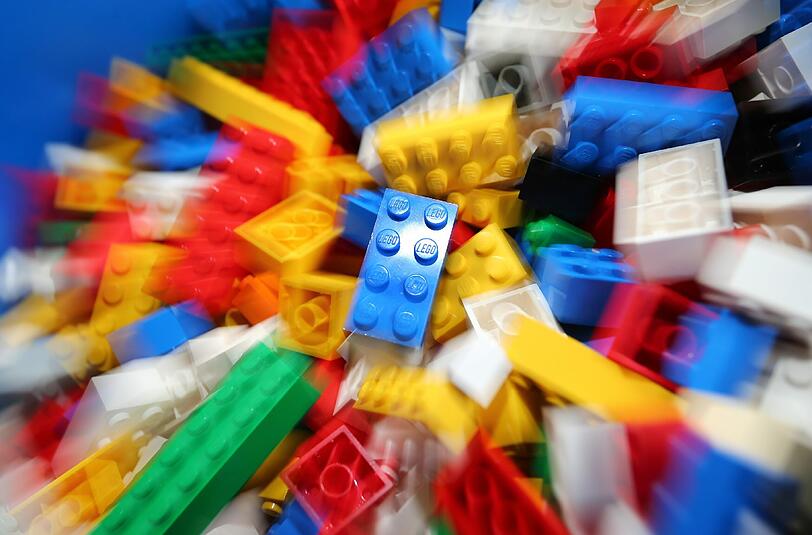 Nach dem Rekordergebnis 2015 hat Lego zuletzt etwas weniger verdient: Unter dem Strich standen für das dänische Unternehmen im ersten Halbjahr 2016 rund 3,49 Milliarden dänische Kronen (knapp 469 Mio Euro). Foto: Karl-Josef Hildenbrand/Illustration