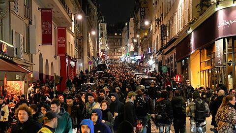 Demonstranten marschieren während einer Demonstration in Paris.