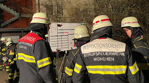 Einen Sachschaden konnte die Feuerwehr nicht beziffern, die Polizei ermittelt zur Brandursache.  