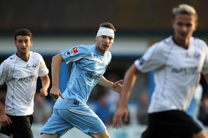 Der TSV 1860 kommt beim Landesligisten Aichach zu einem mühsamen 3:1. Neben Necat Aygün feiert auch Collin Benjamin sein Comeback. Und Ersatzkeeper Tank durfte Stürmer spielen. Die Bilder von der Partie.
