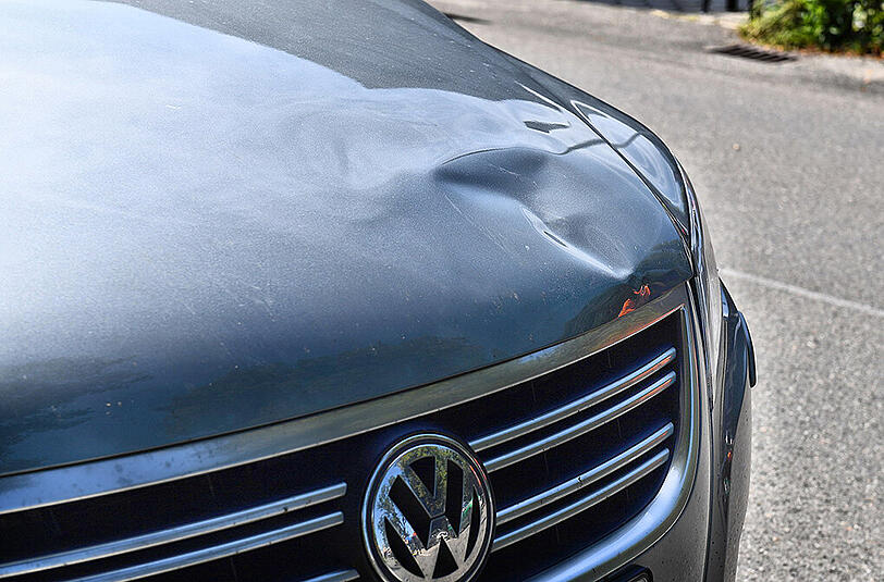 Ein Autofahrer erfasst mit seinem VW mehrere junge Asylbewerber - drei Kinder werden schwer verletzt. Die Bilder aus Ruhpolding.