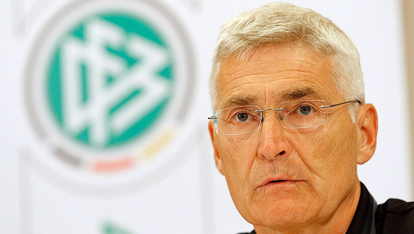 Der frühere Unparteiische Lutz-Michael Fröhlich begann seine Karriere als DFB-Schiedsrichter 1985. Der frühere Unparteiische Lutz-Michael Fröhlich begann seine Karriere als DFB-Schiedsrichter 1985.