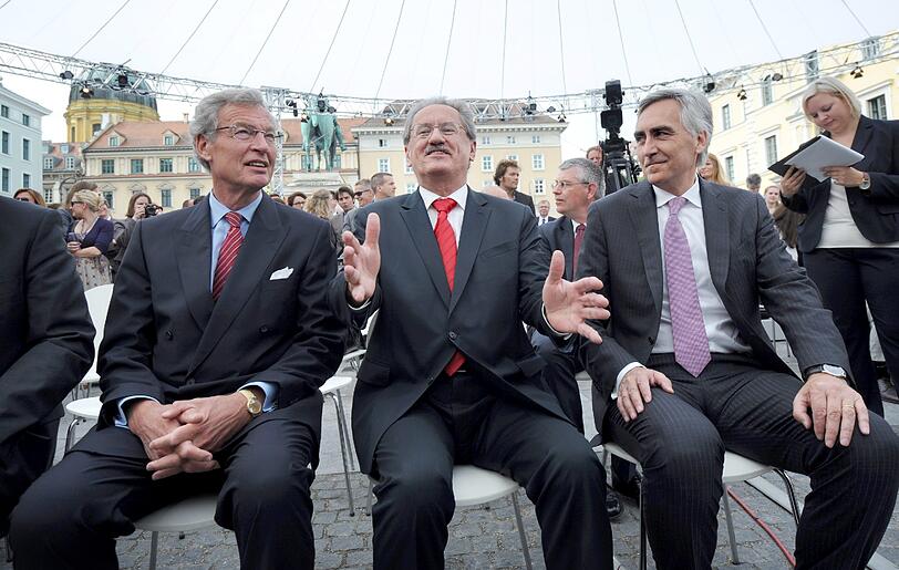 Der Aufsichtsratsvorsitzende der Siemens AG, Gerhard Cromme (l.), Münchens Oberbürgermeister Christian Ude (SPD) und der Vorstandsvorsitzende des Elektronikkonzerns, Peter Löscher.