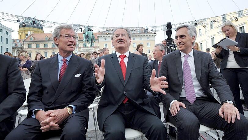 Der Aufsichtsratsvorsitzende der Siemens AG, Gerhard Cromme (l.), Münchens Oberbürgermeister Christian Ude (SPD) und der Vorstandsvorsitzende des Elektronikkonzerns, Peter Löscher. Der Aufsichtsratsvorsitzende der Siemens AG, Gerhard Cromme (l.), Münchens Oberbürgermeister Christian Ude (SPD) und der Vorstandsvorsitzende des Elektronikkonzerns, Peter Löscher.