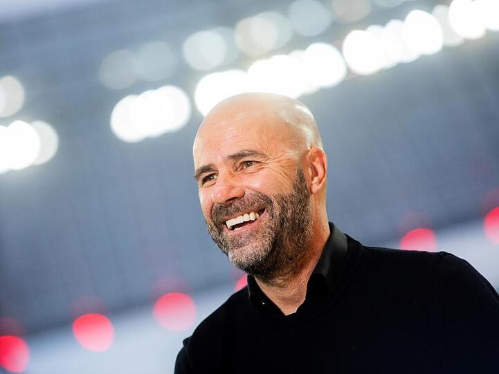 Hat seinen Vertrag bei Bayer vorzeitig verlängert: Trainer Peter Bosz.