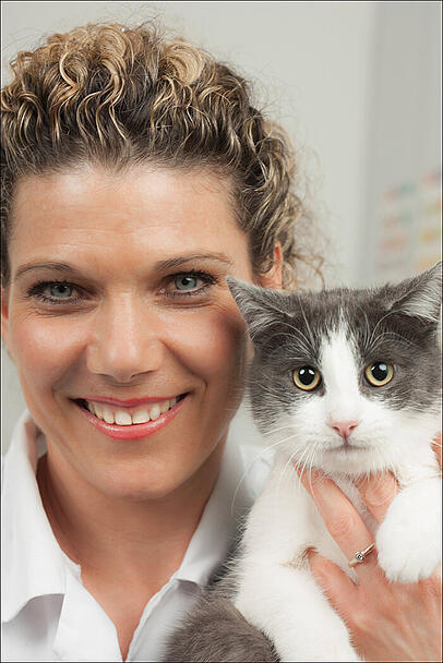 Dr. Tina Hölscher: Die Tierärztin praktiziert in München-Obermenzing. Dr. Tina Hölscher: Die Tierärztin praktiziert in München-Obermenzing.