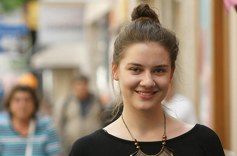 Unsere erste Befragte ist Studentin Alicia (19). Mal sehen, was sie sagt - würde sie sich um der Kunst Willen ausziehen?