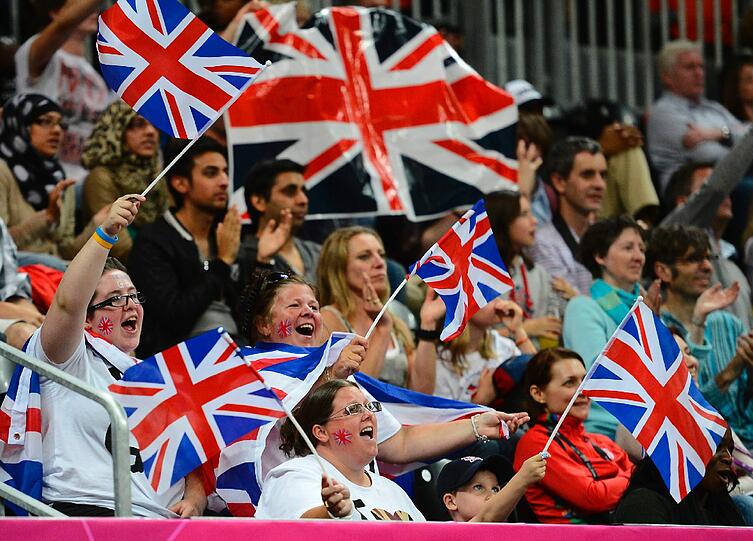Nicht nur die Sportler, auch die Fans gaben in den vergangenen zwei Wochen bei den olympischen Spielen in London richtig Gas. Mal ausgefallen und verrückt, mal einfach nur traditionell, aber immer mit einem Lächeln im Gesicht - hier sehen Sie die schönsten Impressionen von den Tribünen.