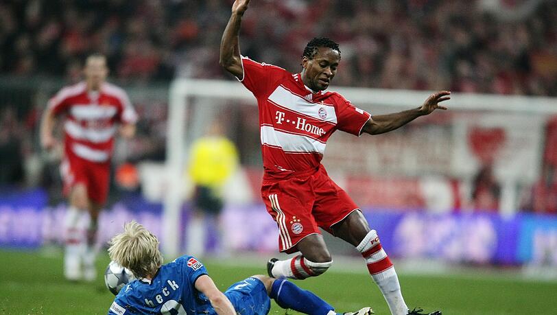 Heiß ging's her beim Spiel in der Saison 2008/09: hier beackern sich Bayerns Ze Roberto und Andres Beck. Heiß ging's her beim Spiel in der Saison 2008/09: hier beackern sich Bayerns Ze Roberto und Andres Beck.