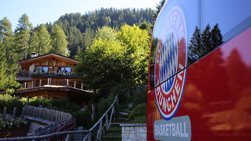 Idyllisch - und schweißtreibend: Die Bayern-Basketballer im Trainingslager.
